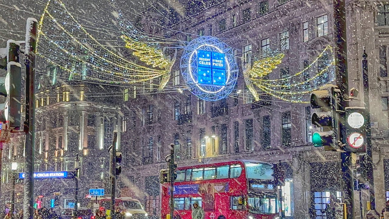 London Midnight Snowfall | London Best Christmas Lights 2022 | London Walking tour [4K HDR]
