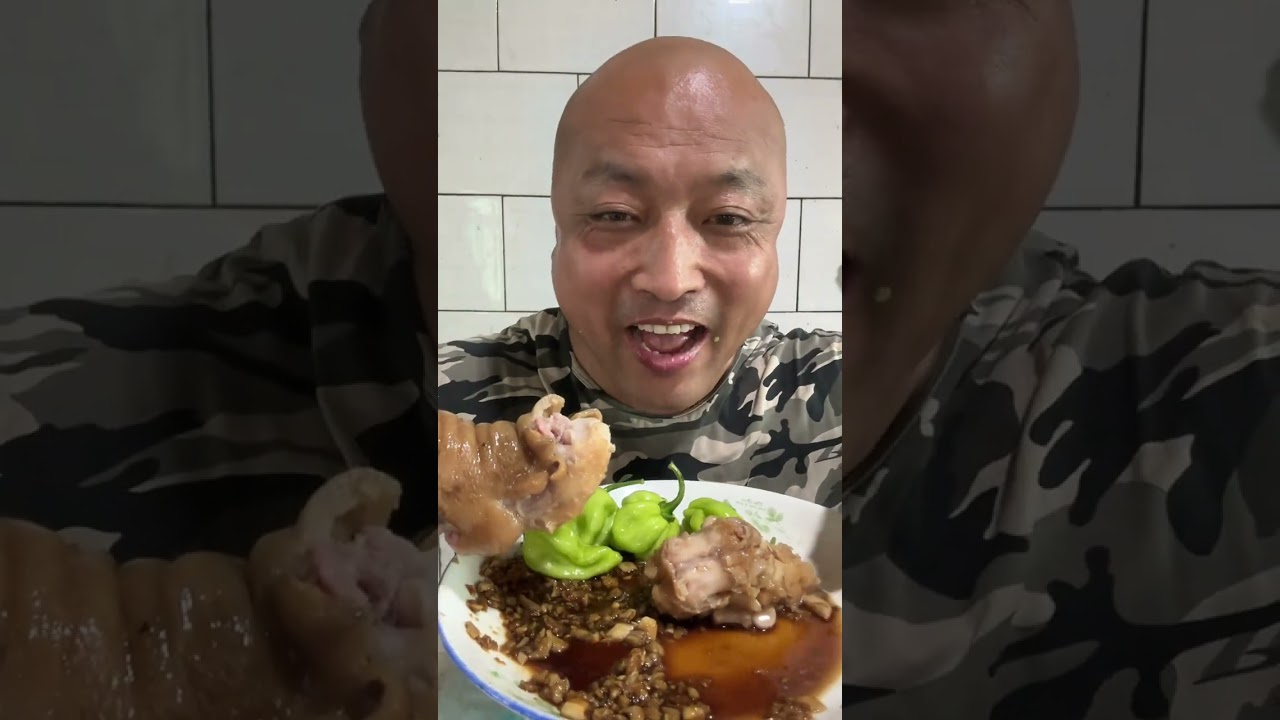 猪膀蹄嘎嘎香辣椒更是嘎嘎辣 #妈呀太香了 #抖音美食推荐官 #记录我的农村生活 #辣椒哥咔咔磕 #美食创作人计划