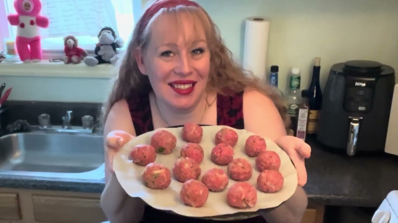 Erin Makes Meatballs for Valentine’s Day 😃💖👩‍🍳🌹🍽️😃