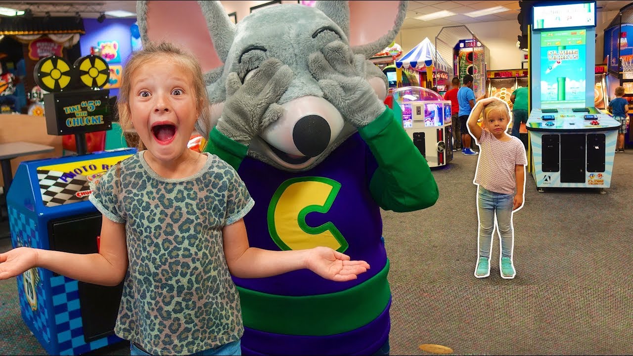 EXTREME HIDE and SEEK in CHUCK-E-CHEESE&rsquo;S!