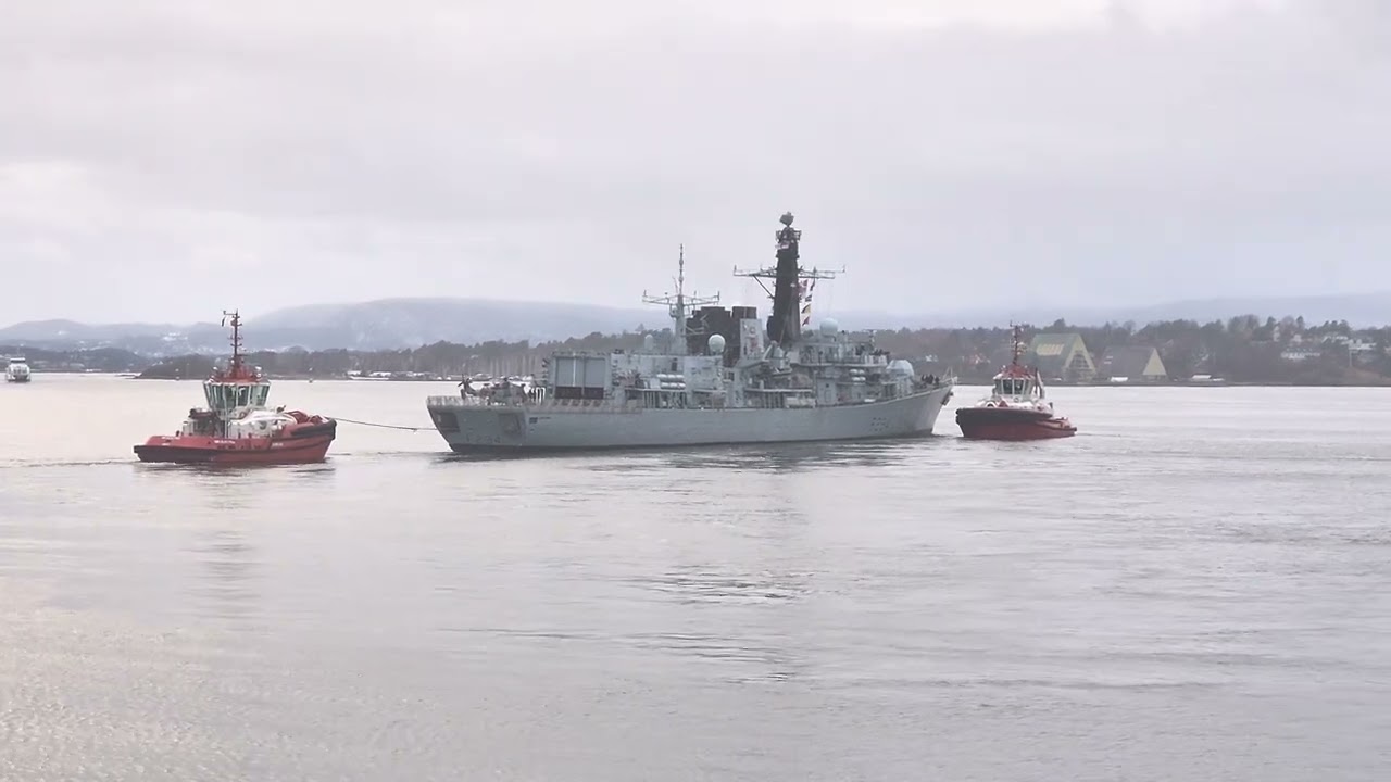 HMS Iron Duke (F234) tug assisted departure from Oslo, Norway 🇬🇧