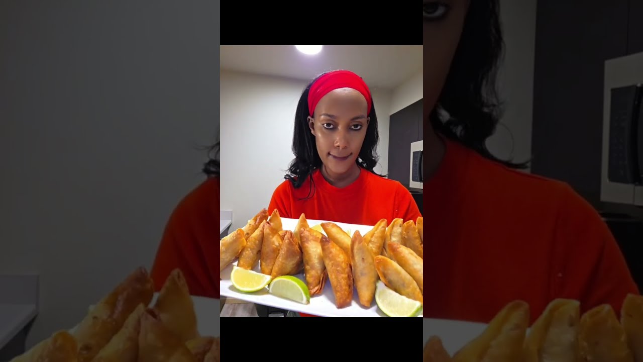 Muze murebe uko bakora sambusa muburyo bworoshye cyane 😋😋