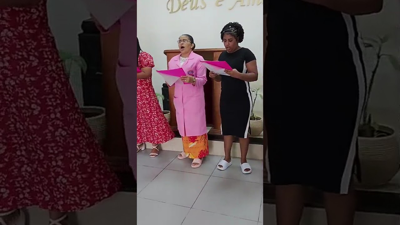 Conjunto Ebenezer louvando a Deus. O RELÓGIO 