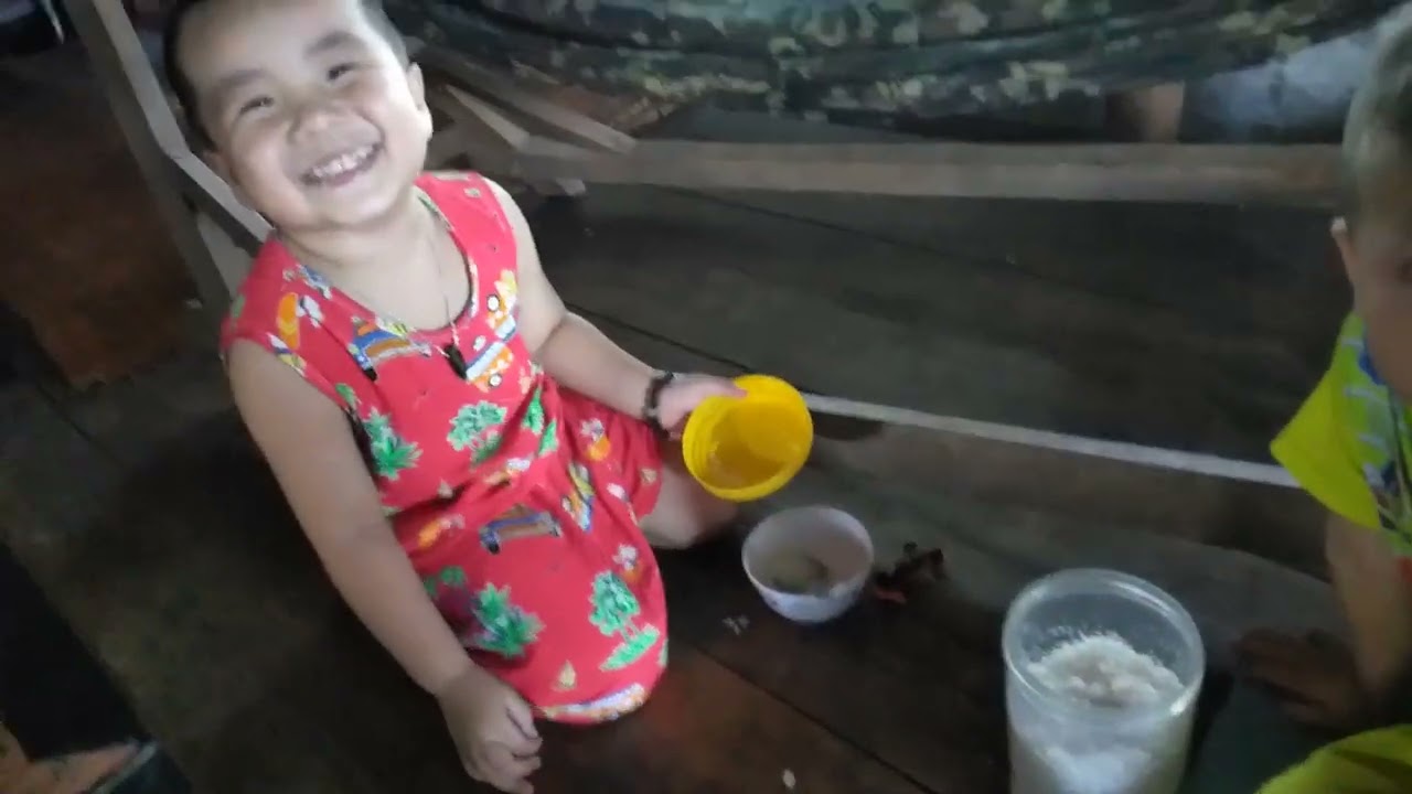 Lúc khổ không có vì ăn, ăn muối 