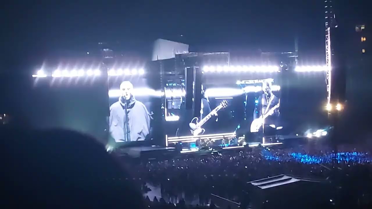 Oasis performing 