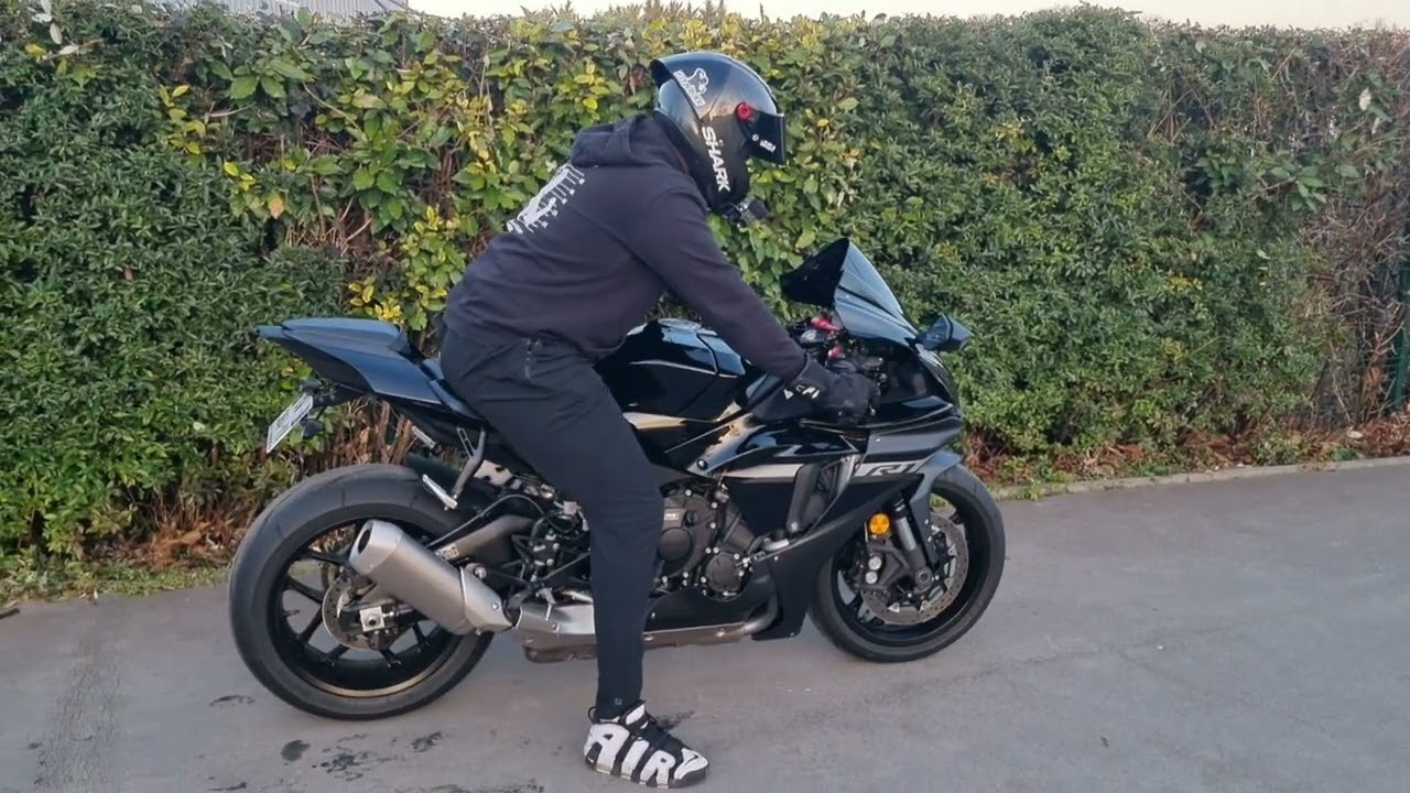 PRÉSENTATION DE MA NOUVELLE  YAMAHA R1 2024🚀