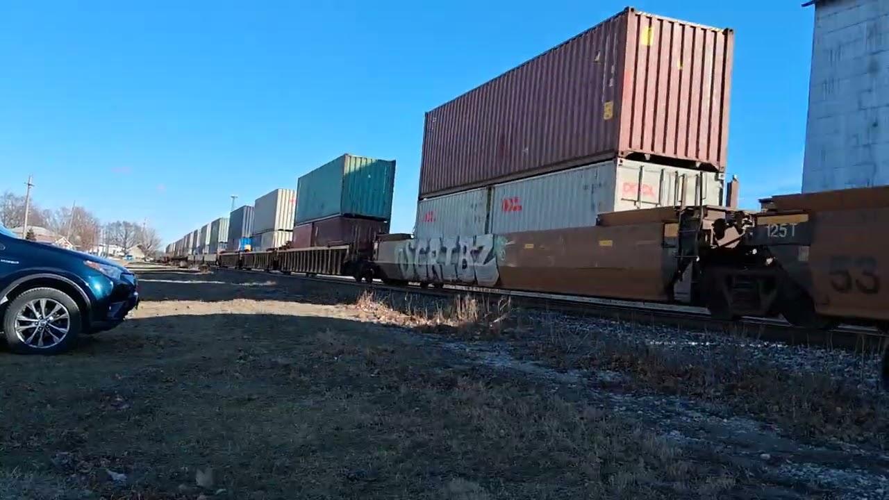 BNSF 7220 leads a monster S train through Mazon, IL 