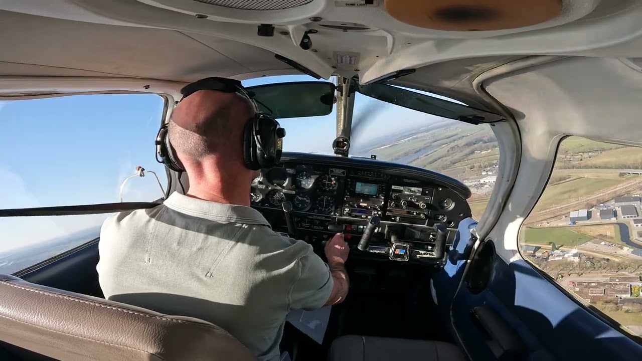 VFR Hoogeveen naar Lelystad (EHHO EHLE ATC & chapters 7-3-25 4K)