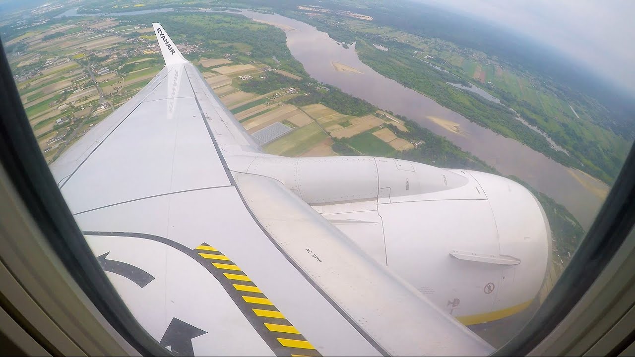 [2.7K] Ryanair Boeing 737-800 take off from Warsaw Modlin