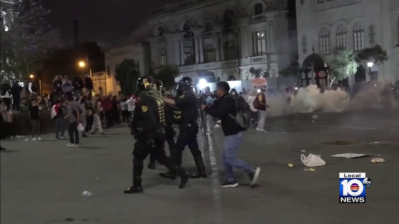Unrest in Peru leaves tourists from Florida stranded