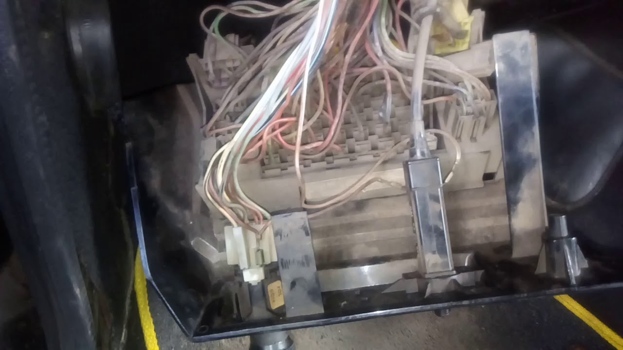 Chevete não funciona seta nem lampadas do lado esquerdo . resolvido