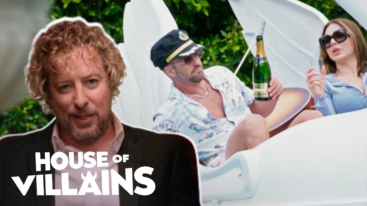 Jonny Fairplay UNRAVELS As Johnny Bananas Serenades Anfisa In A Pool Swan | House of Villains on E!