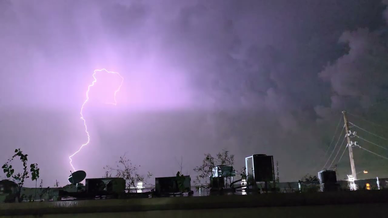 Violent Thunderstorm pushing through Houston / Fresno area 8/18/2025. Samsung Galaxy Fold 7. 60 FPS