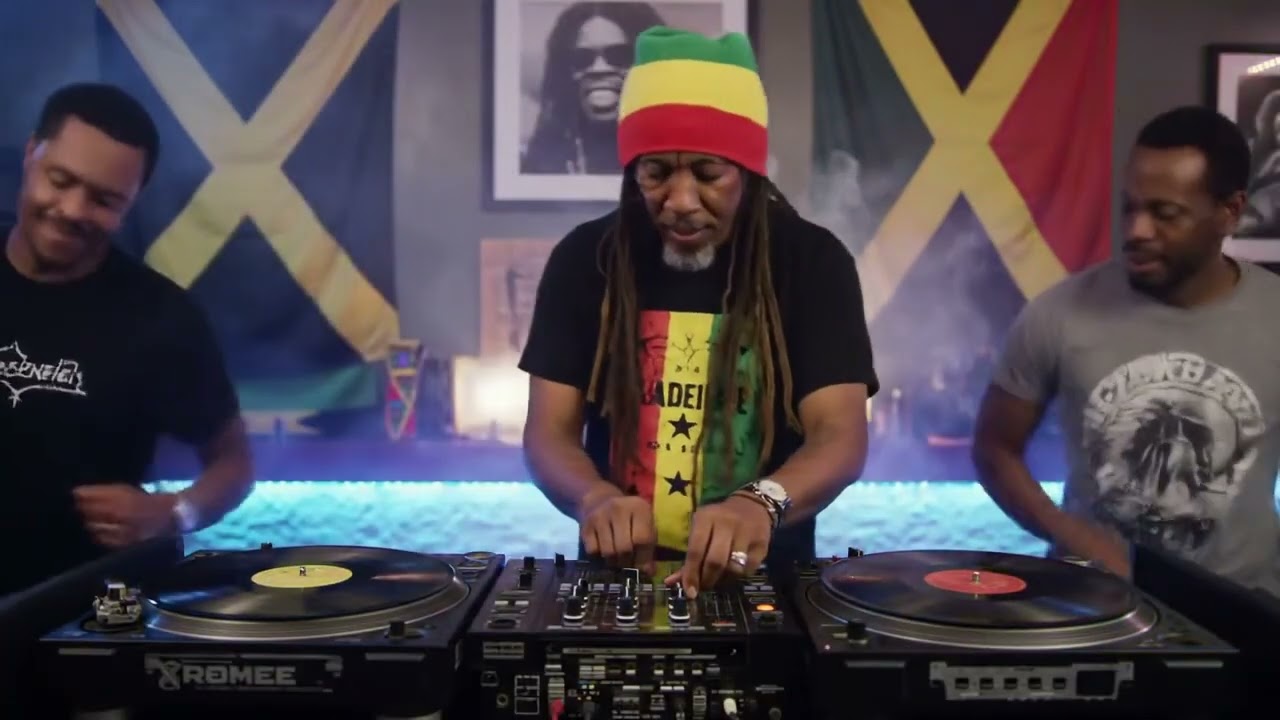 RELAXING REGGAE MUSIC MIX 🎸 Soulful Love Reggae 🔔 Calm Night Playlist