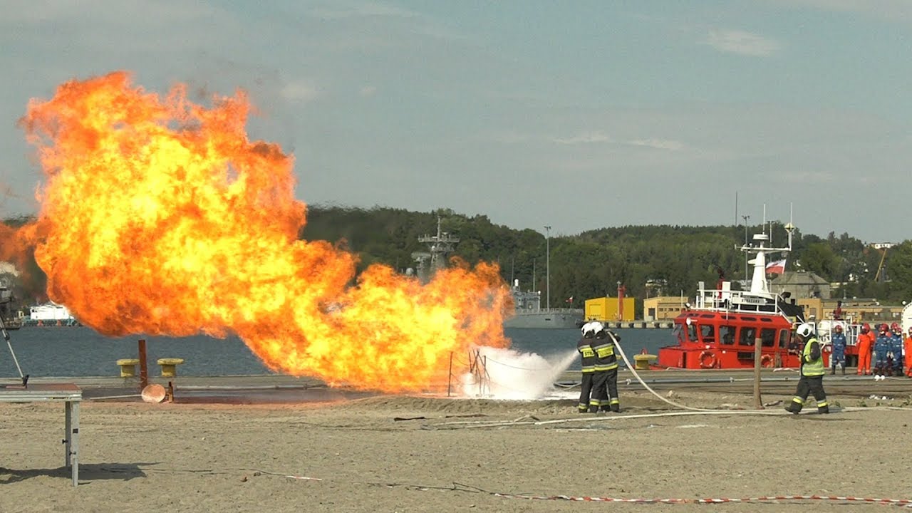Płonacy gaz pod kontrolą - ćwiczenia z bunkrowaniem statków skroplonym gazem ziemnym LNG