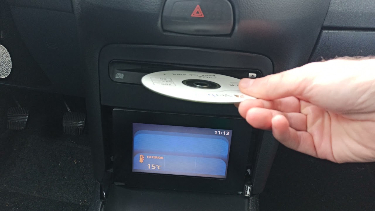 Cómo sacar un CD atascado. Sloting roto. Nissan Primera P12
