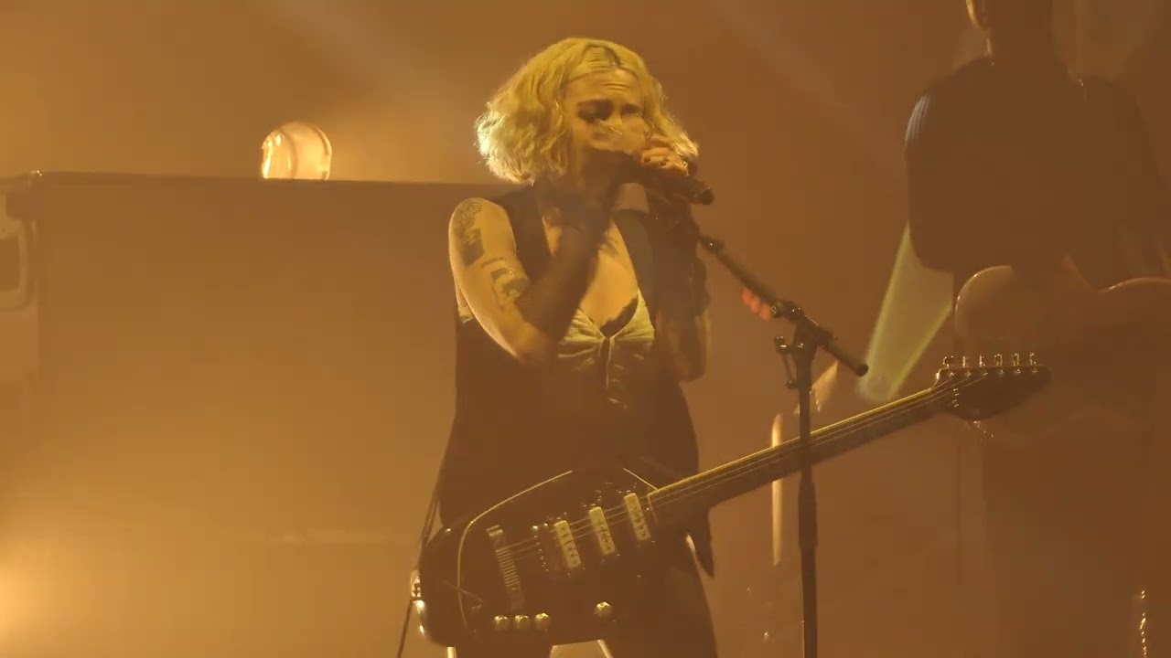 Pale Waves - Wish U Were Here live O2 Victoria Warehouse, Manchester 01-03-22