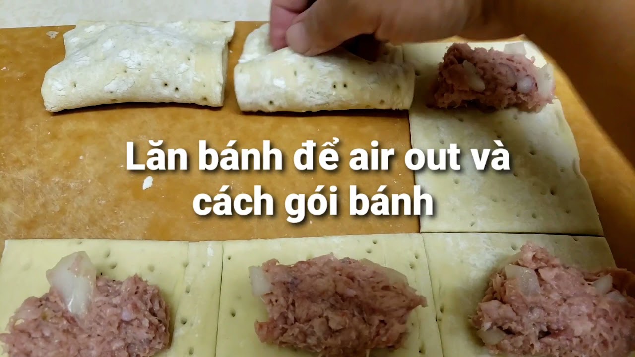 B&aacute;nh pateso (Puff Pastry pork pie)