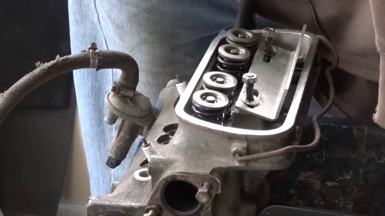 VW Vanagon cylinder head valve extraction / removal Video 1 of 2