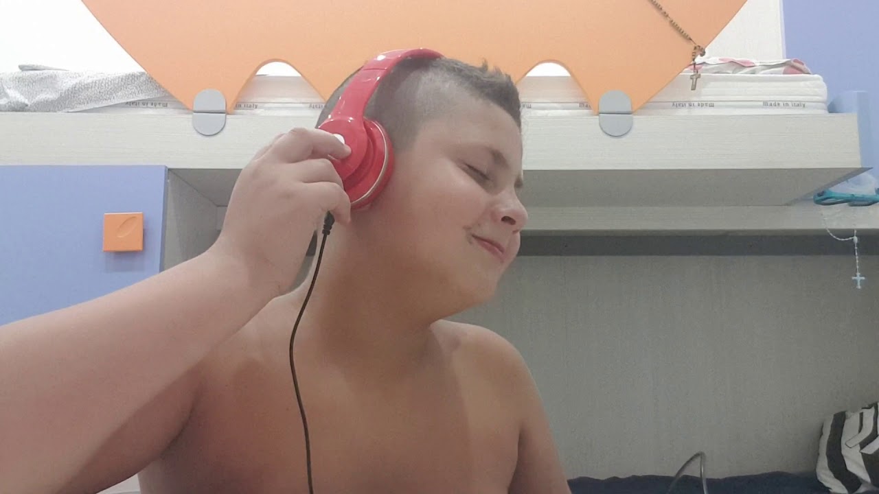 Brian che ascolta la musica👀👀