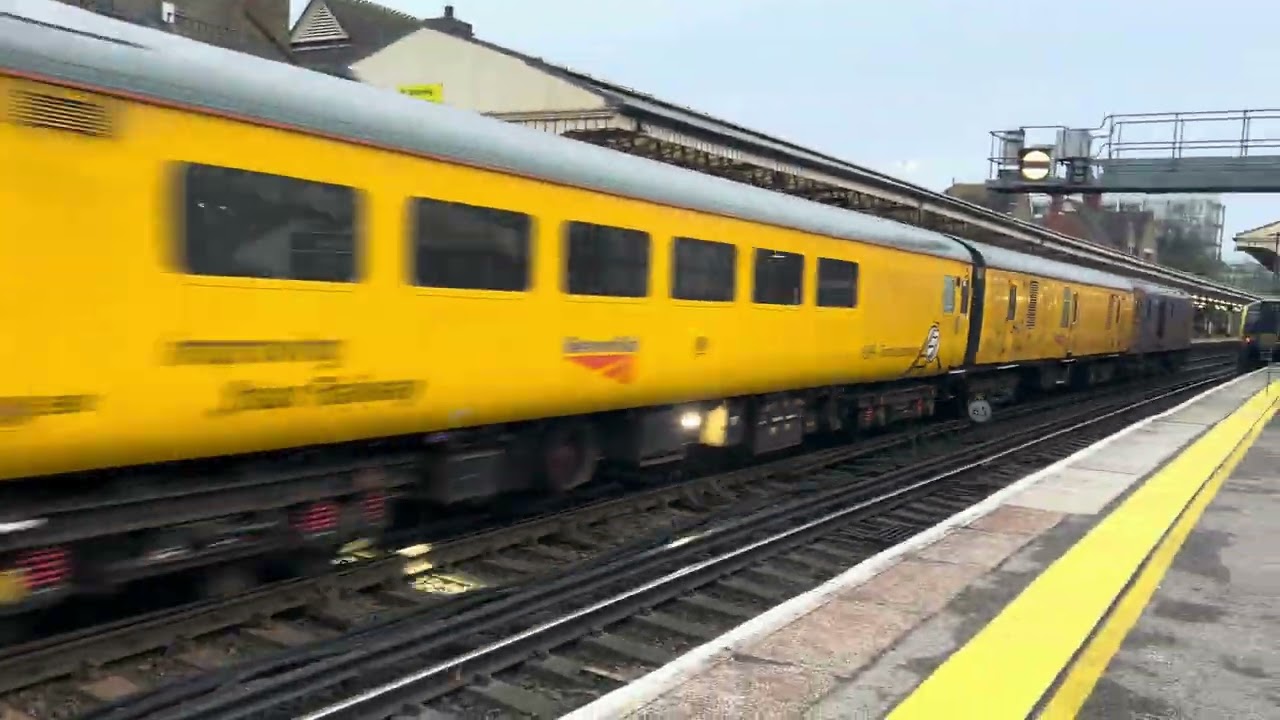 73962 + 73964 Dick Mabutt and Jeanette thrash through Basingstoke Station