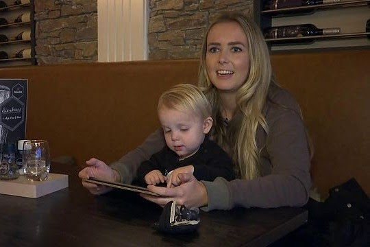 Monique Smit stelt groot gezin uit