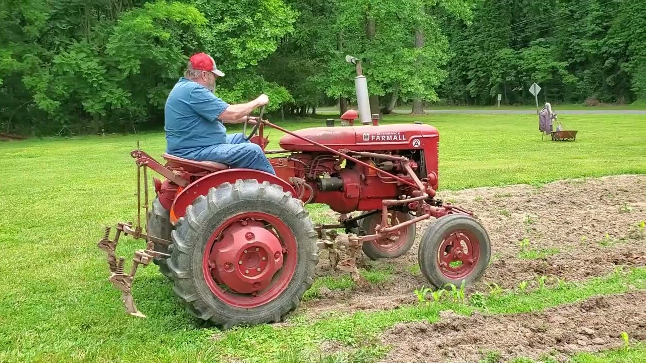 1953 Super A cultivating silver king sweet corn.