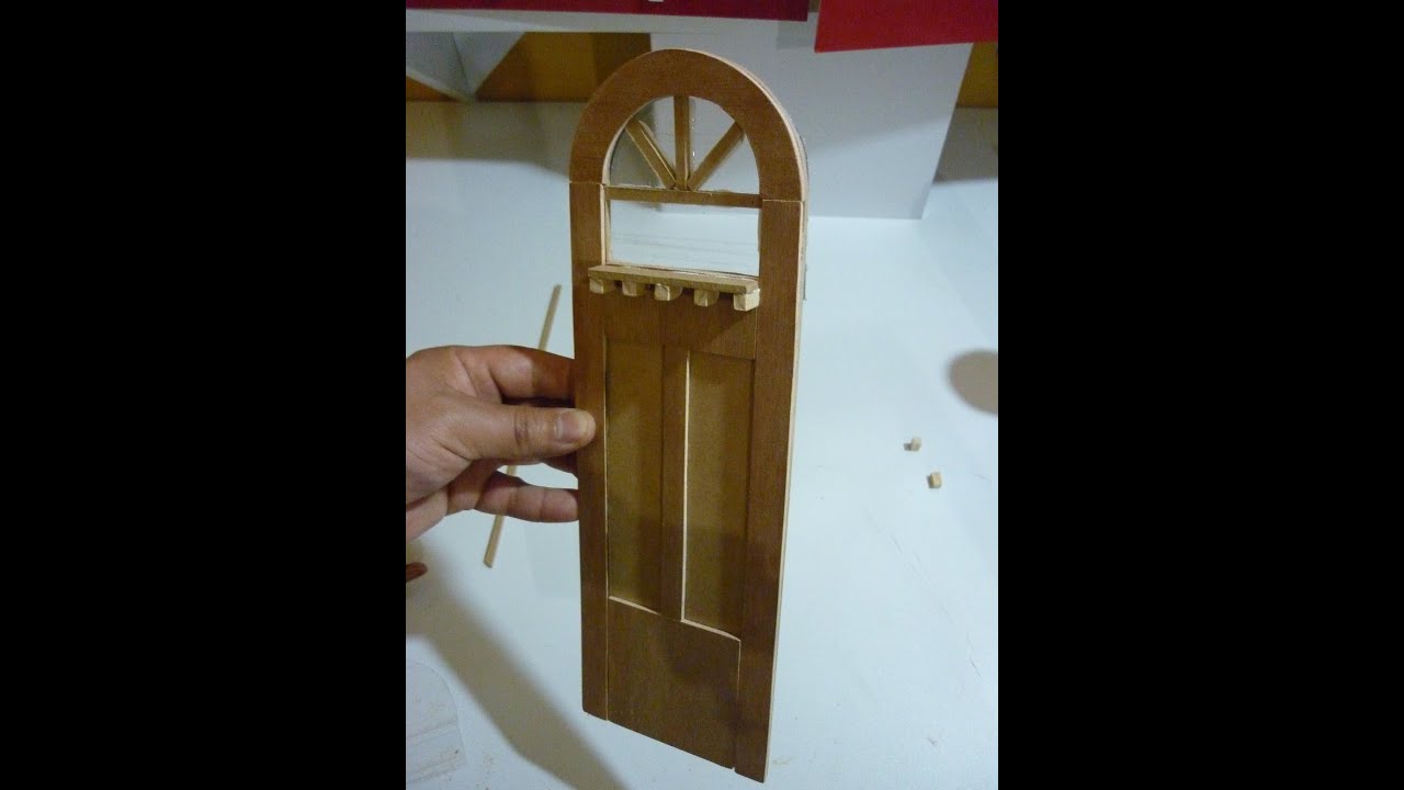 Como hacer una puerta para casas de muñecas.
