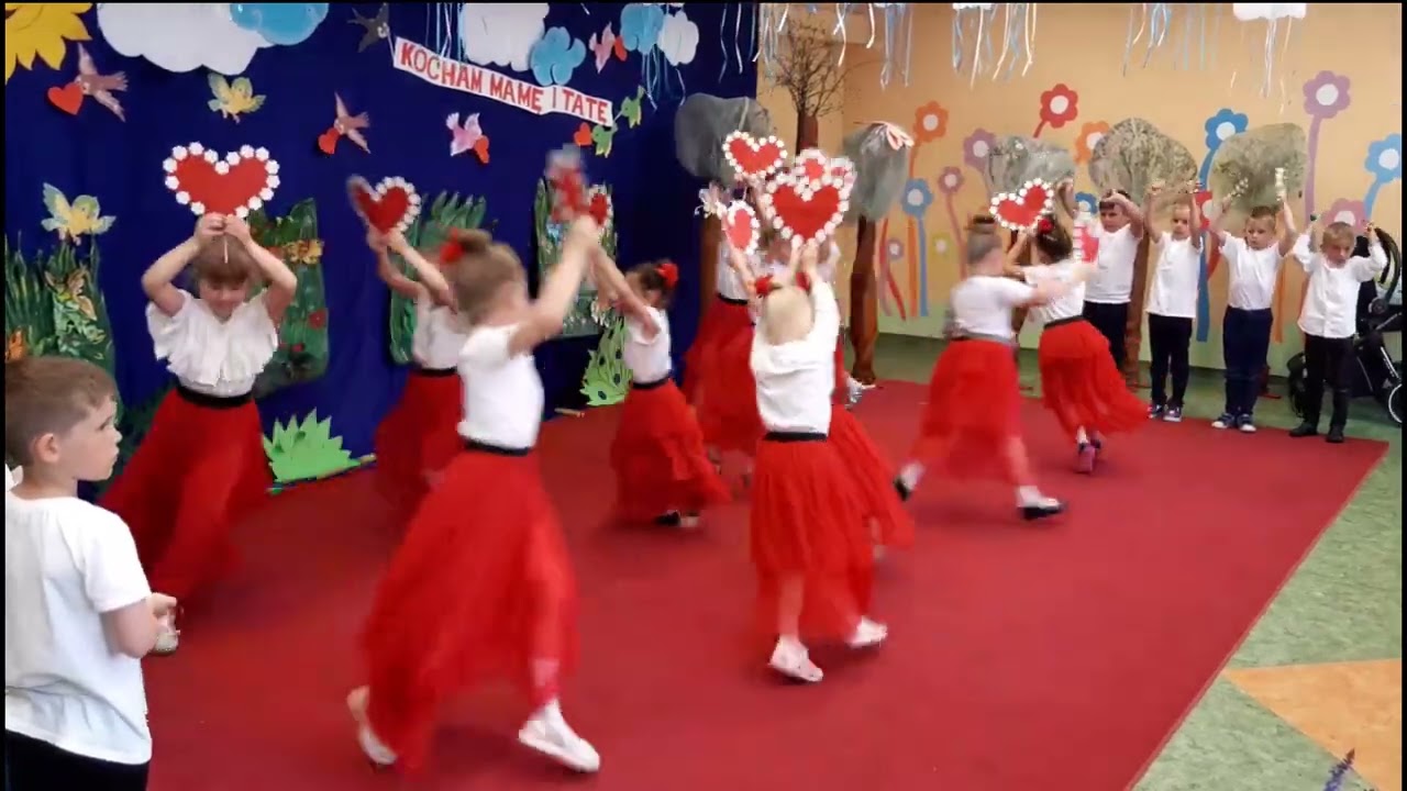 Taniec dzieci - Dzień Mamy- Dzień Babci 