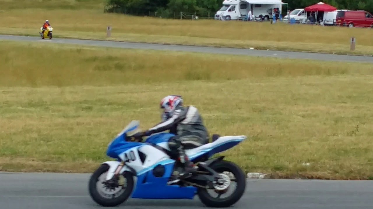 Motorcycle racing at tonfanau racing track