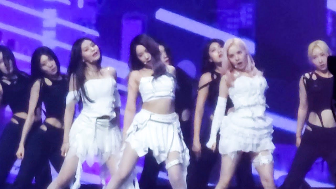 《Intro + Untie》- VIVIZ (비비지)∣240331 KCON HONG KONG 2024