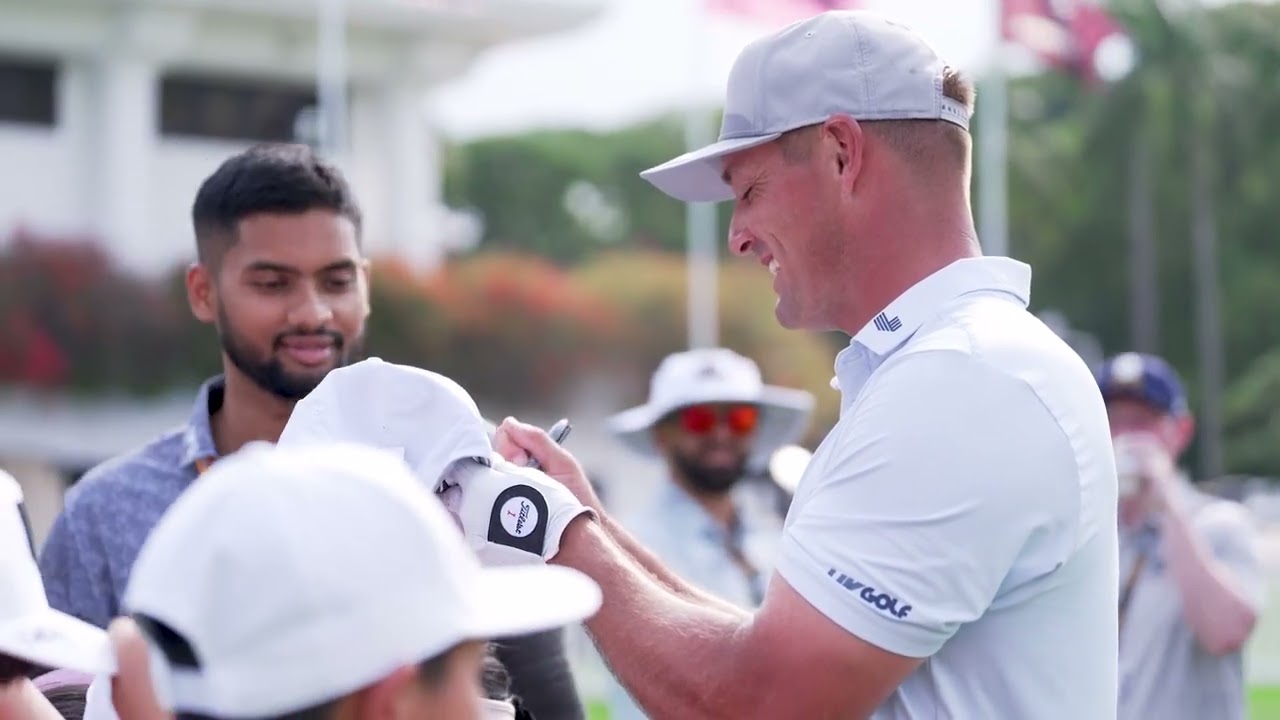 Wade Ormsby and HyFlyers GC surprise kids at LIV Golf Singapore