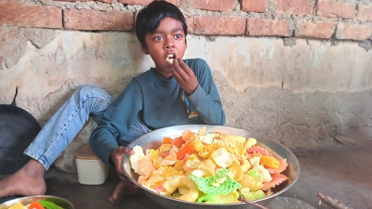 Chiku Sab Lekar Baith Gaya! 😳