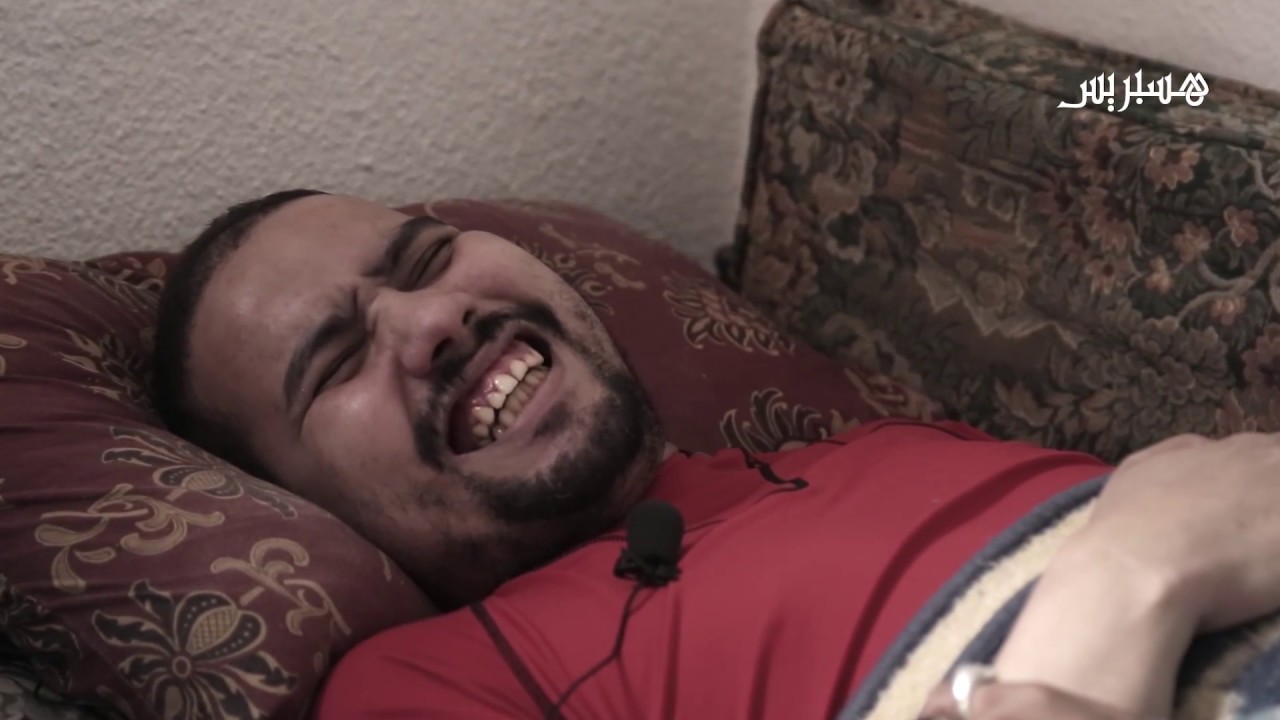مؤثر.. شاب في مقتبل العمر يعاني من مرض ينخر جسده