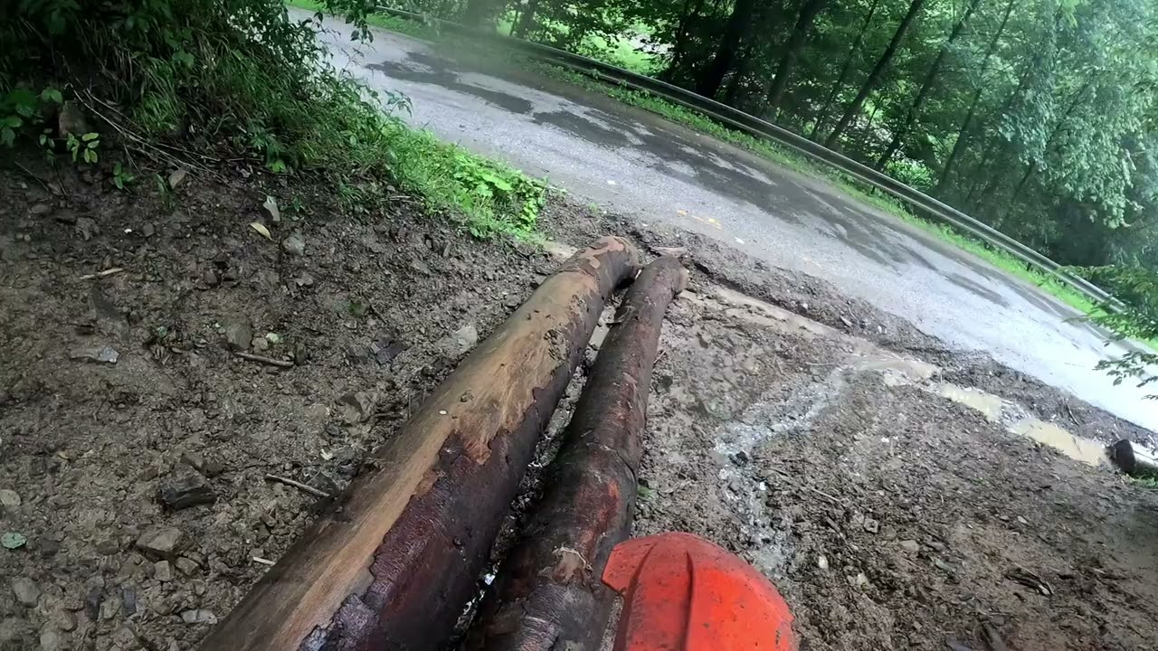 Heavy rain,  slippery mud 💥💥💥🤙