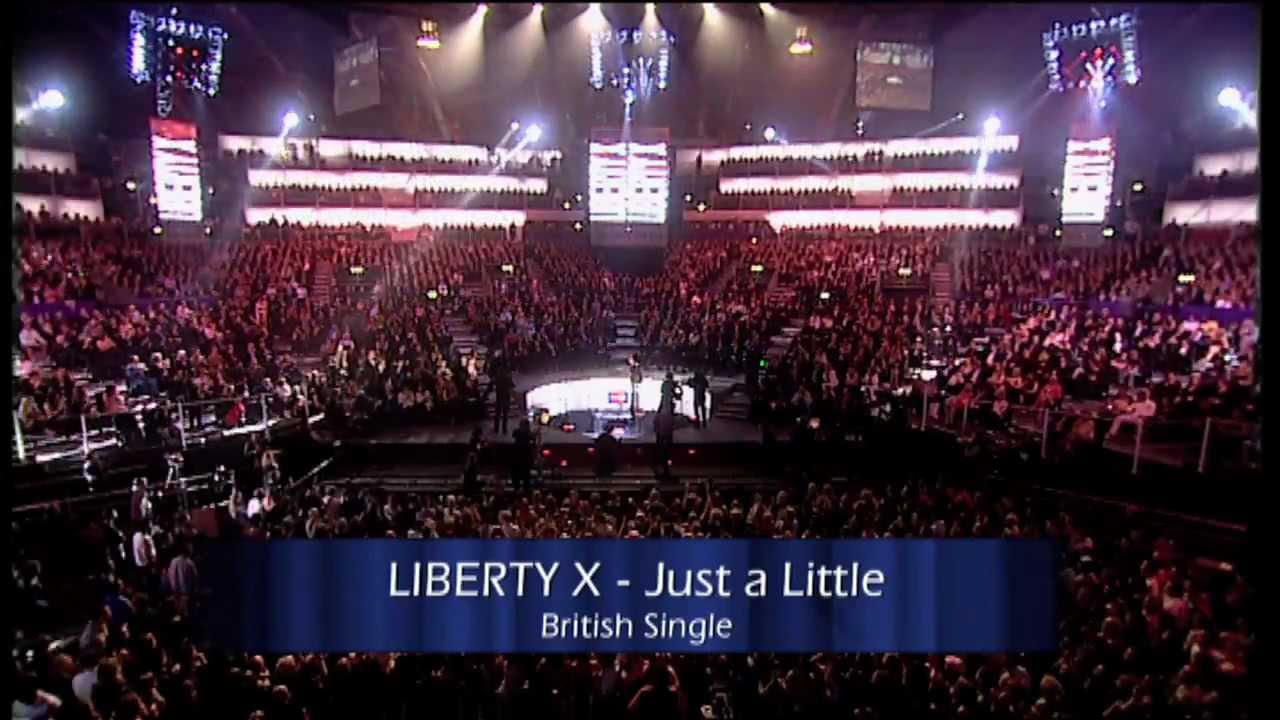 Liberty X win British Single presented by Robin Gibb | 2003