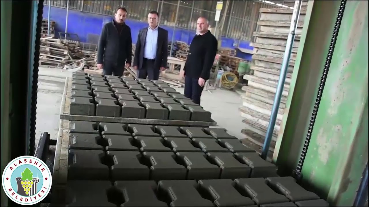Alaşehir Belediyesi Günlük 10.500 adet kilit parke taşı üretiyor