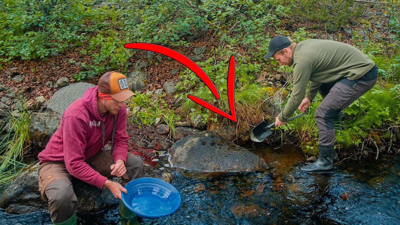 Found an Amazing Crevice while Gold Prospecting