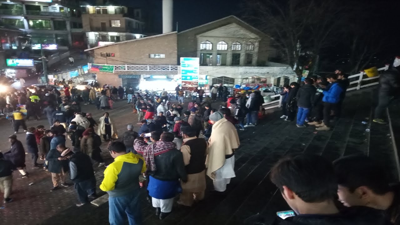 Today Murree Mallroad Live Snow Falling Updates murree snow fall new video updates hotels rates