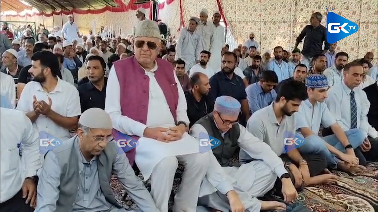 CM Omar and Farooq Abdullah offer Friday prayers at Dargah Hazratbal