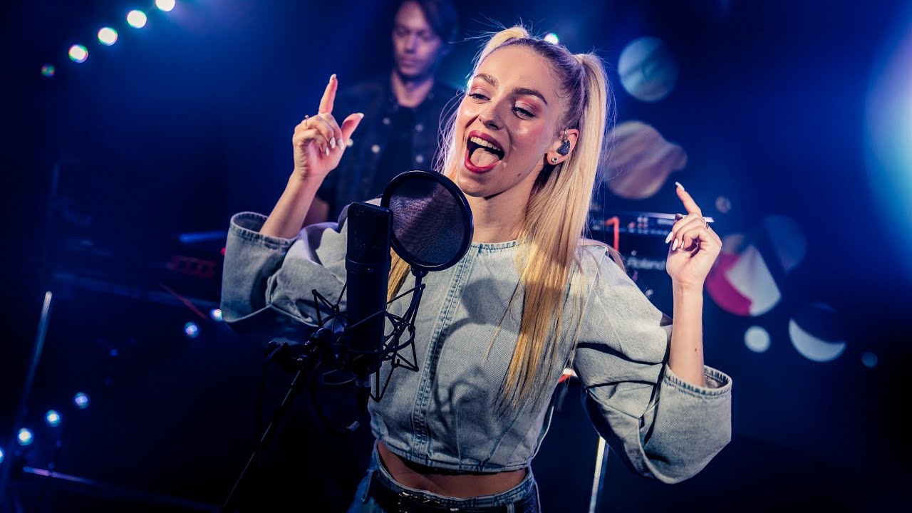 Regi feat. Camille - Vergeet De Tijd | Live bij Q