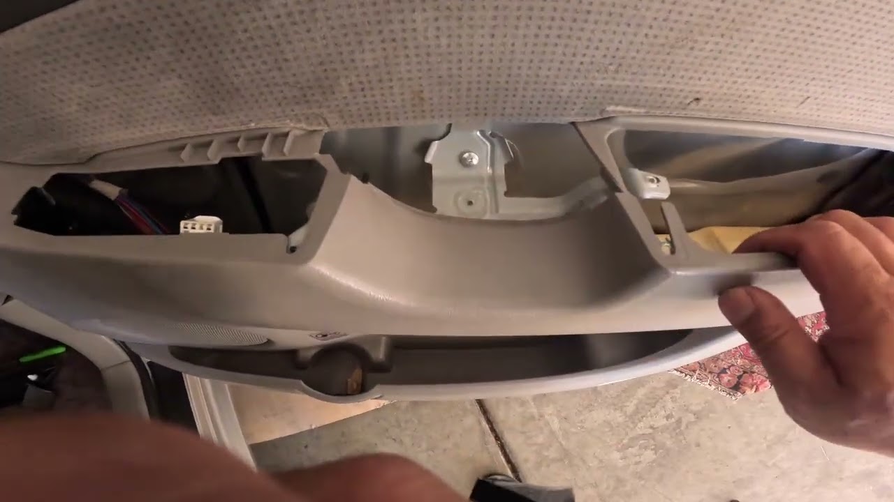 How to Remove Door Trim on 2005 Toyota Sienna