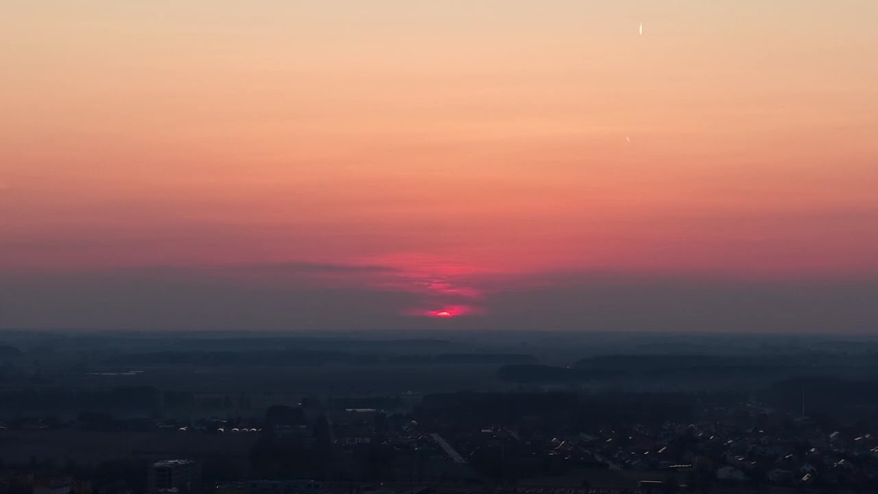 Zachód słońca i pociągi w Łowiczu. 9.03.2026.