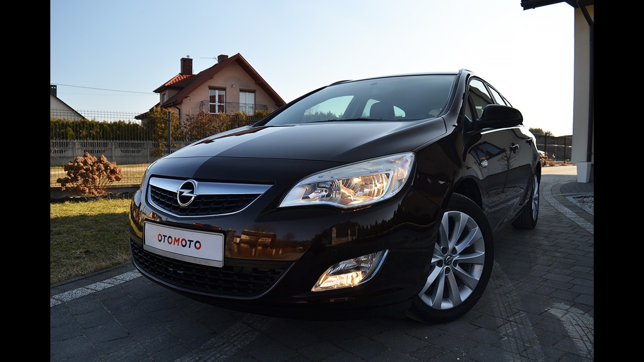 Opel Astra J Kombi 1.4 Turbo 140KM (2012)  • PDC przód/tył  • Grzane fotele+kierownica • 17