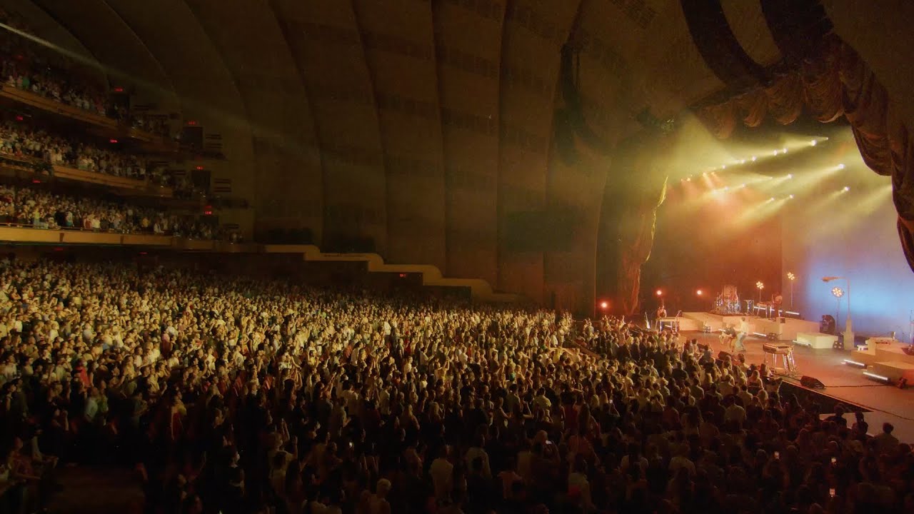 Bleachers - Everybody Lost Somebody / Goodmorning (Live at Radio City Music Hall)
