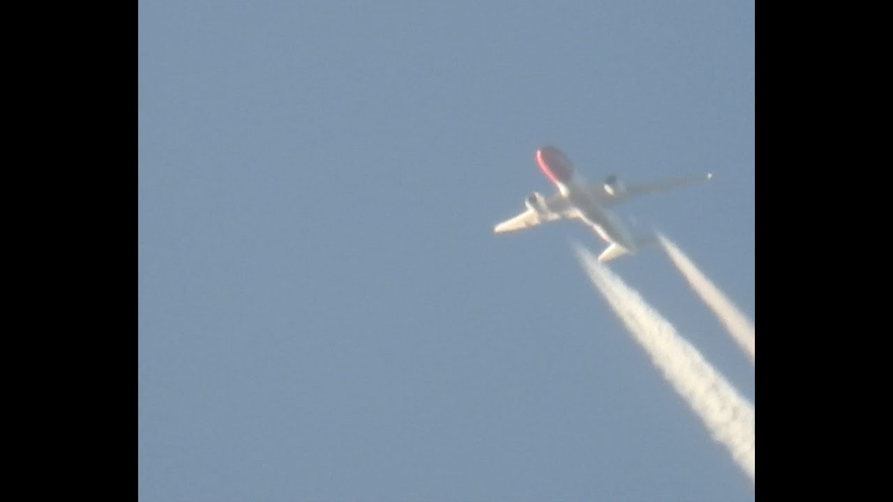 Boeing 787 Dreamliner na wysokości przelotowej.