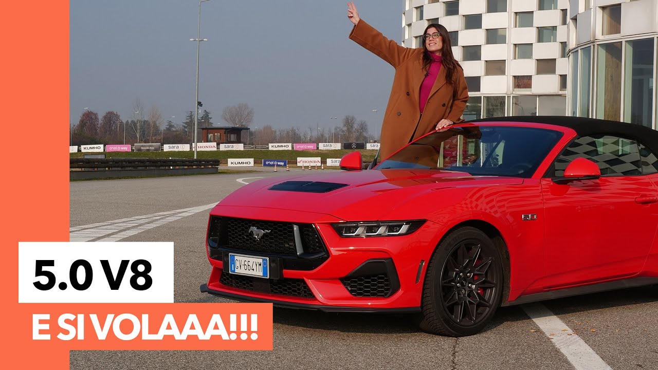 Il 5.0 V8 ruggisce in PISTA! | Ford Mustang GT Convertible 2025