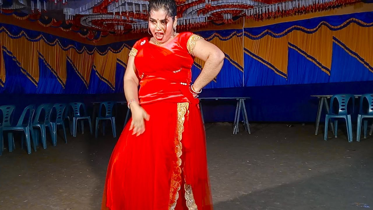 বিয়ে বাড়ির উরাধুরা নাচ - আমার মটর থেকে উঠছে পানি - Amar Motor Theke Utche Pani - Bangla New Dance