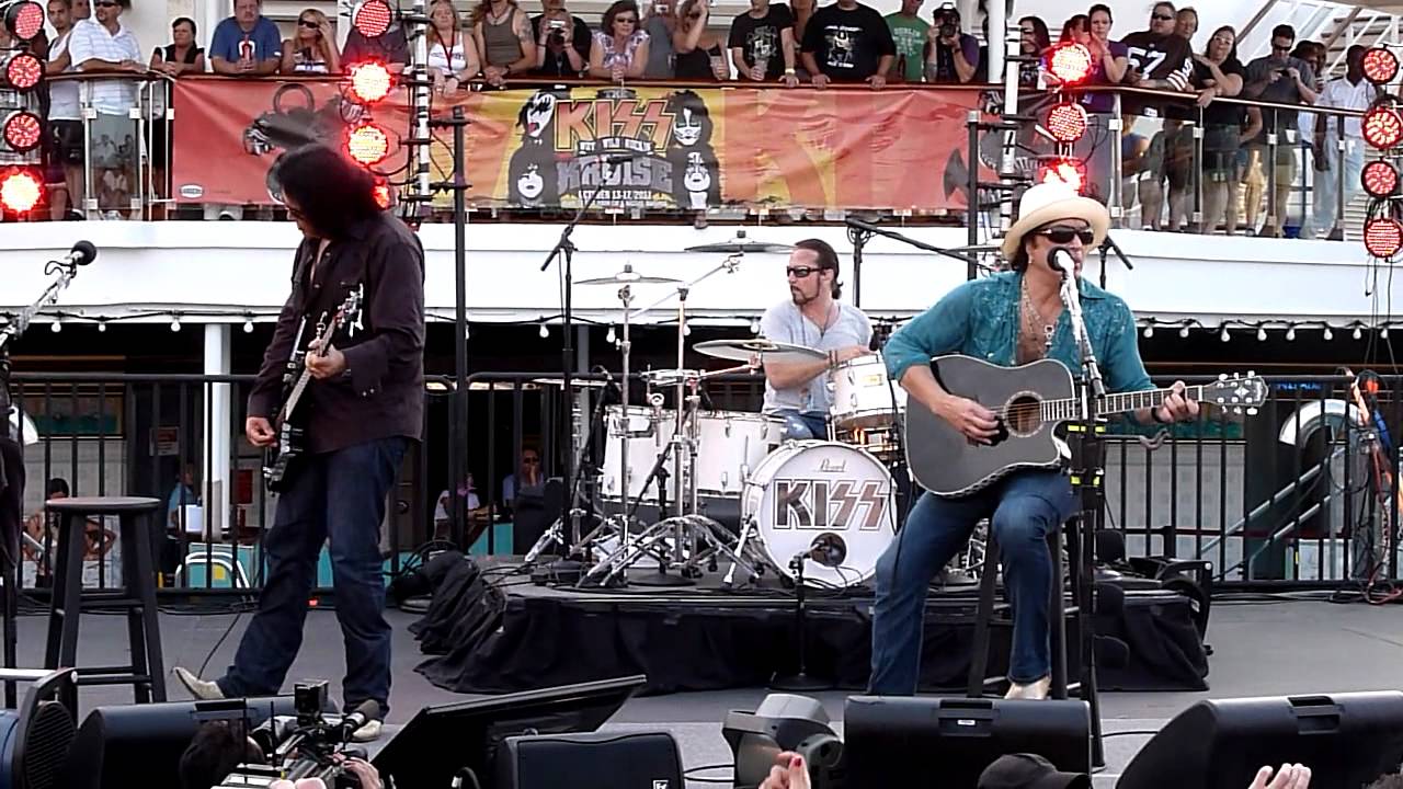 KISS Kruise Unplugged HD - Hard Luck Woman (13.10.2011)