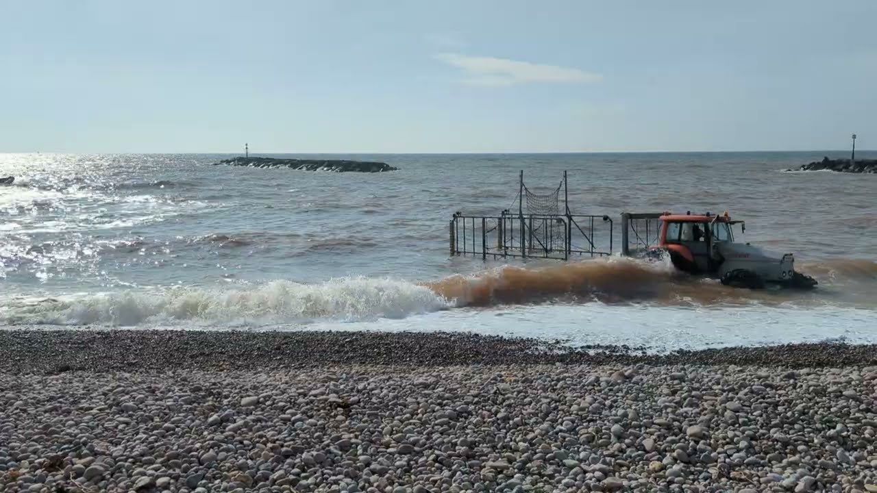 🚤 Sidmouth Lifeboat Coming Ashore | Easter Sunday 2023